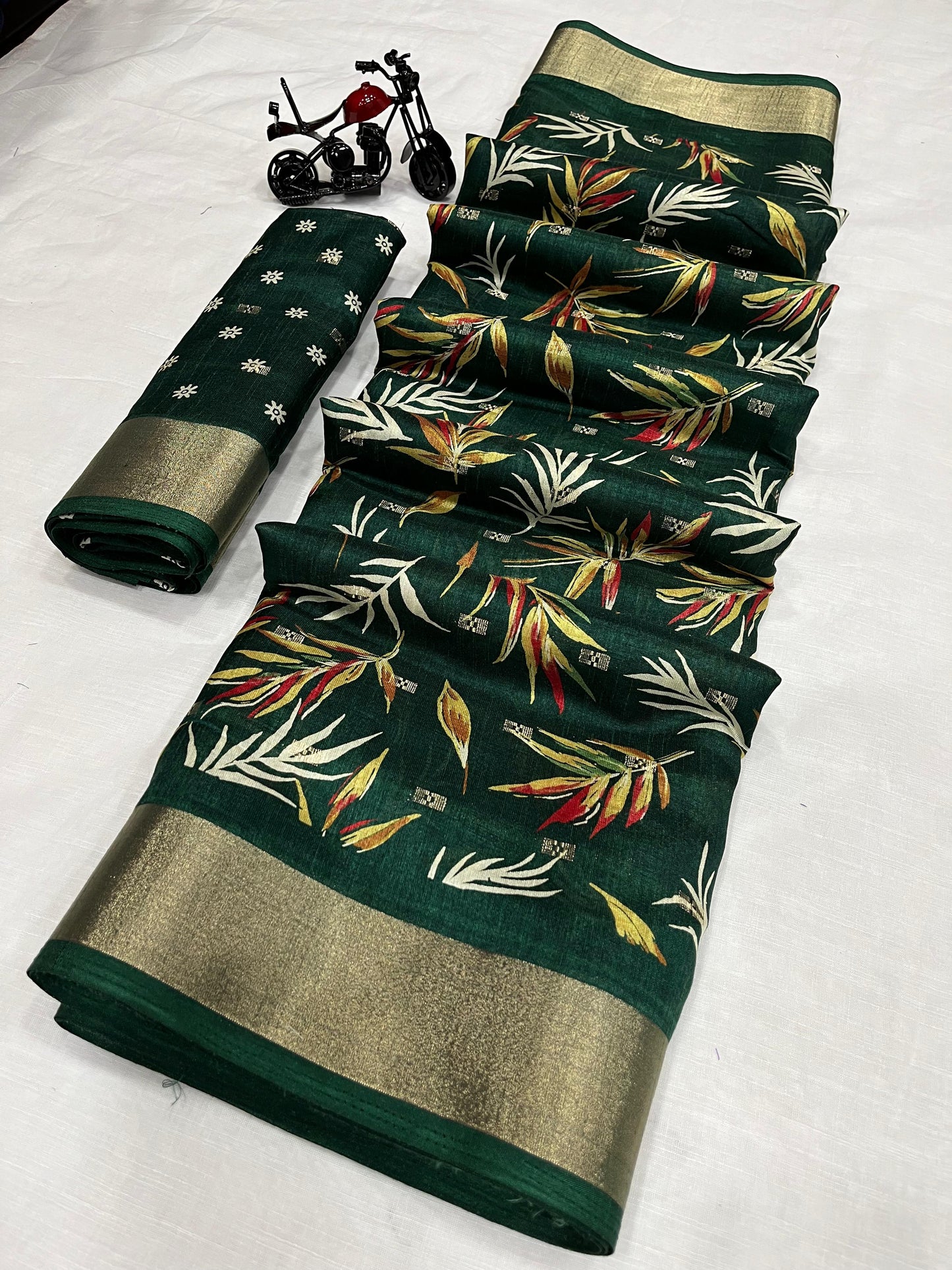 Exquisite Silk Butti Saree with Elegant Jacquard Border