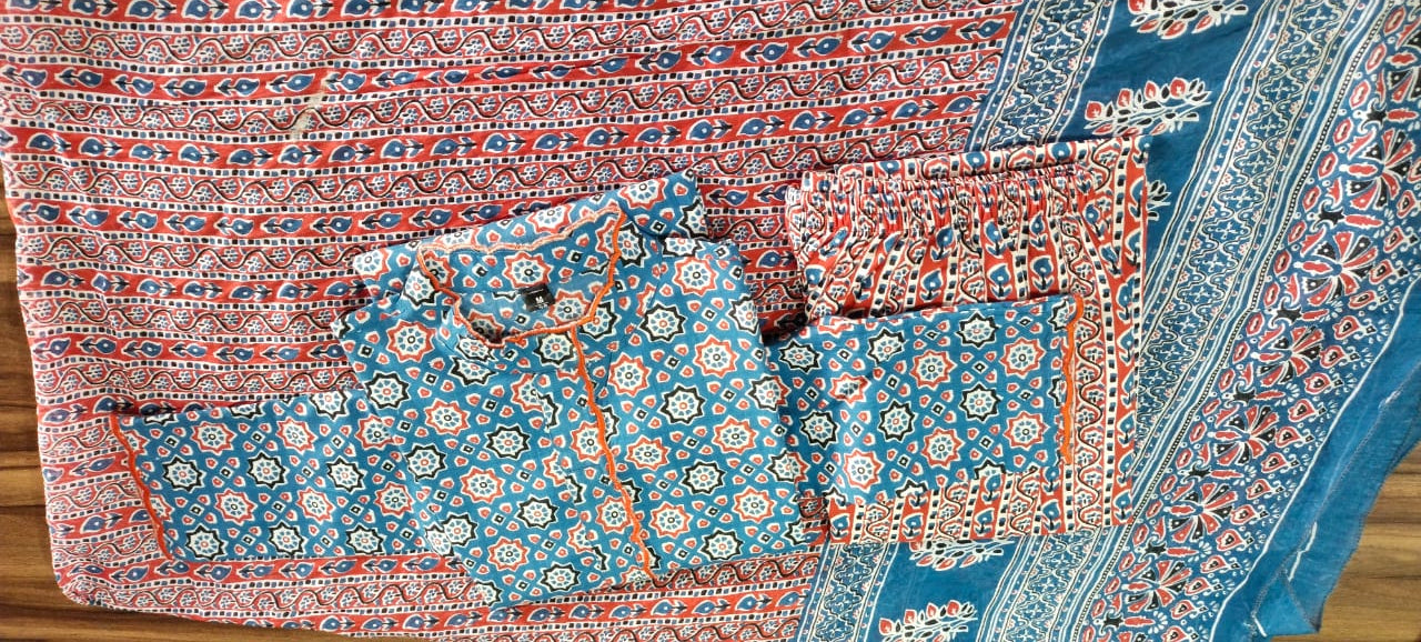 Exquisite Ajrakh Printed Cotton Three-Piece Suit: Scalloped Work