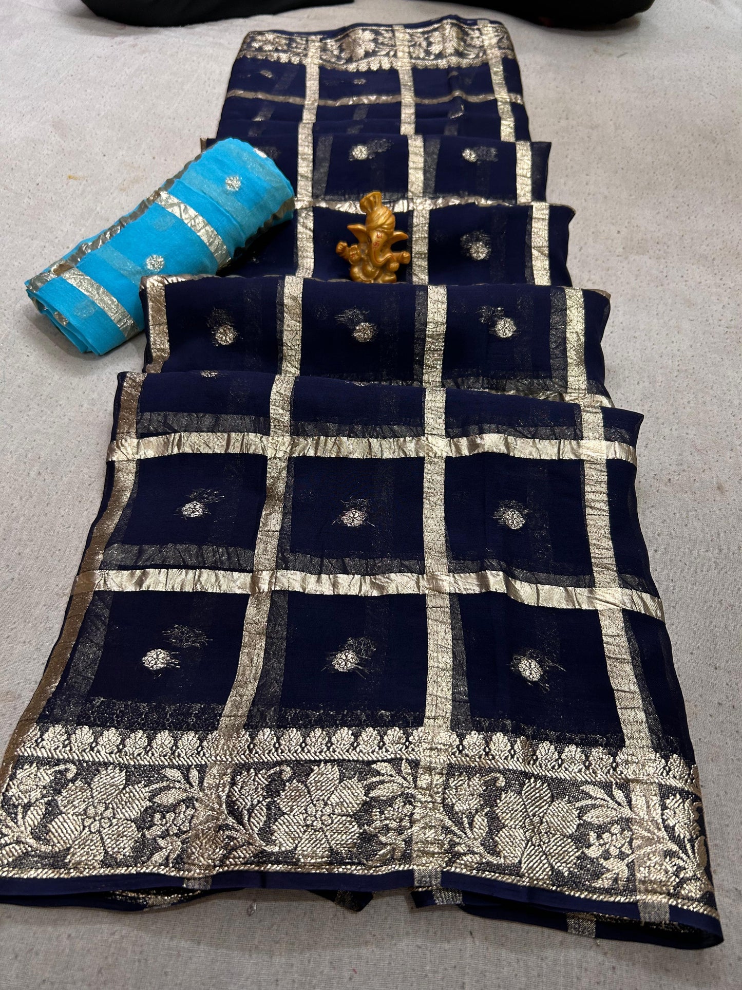 Georgette Chokda Zari Waiving Saree with Zari Border and Contrast Blouse