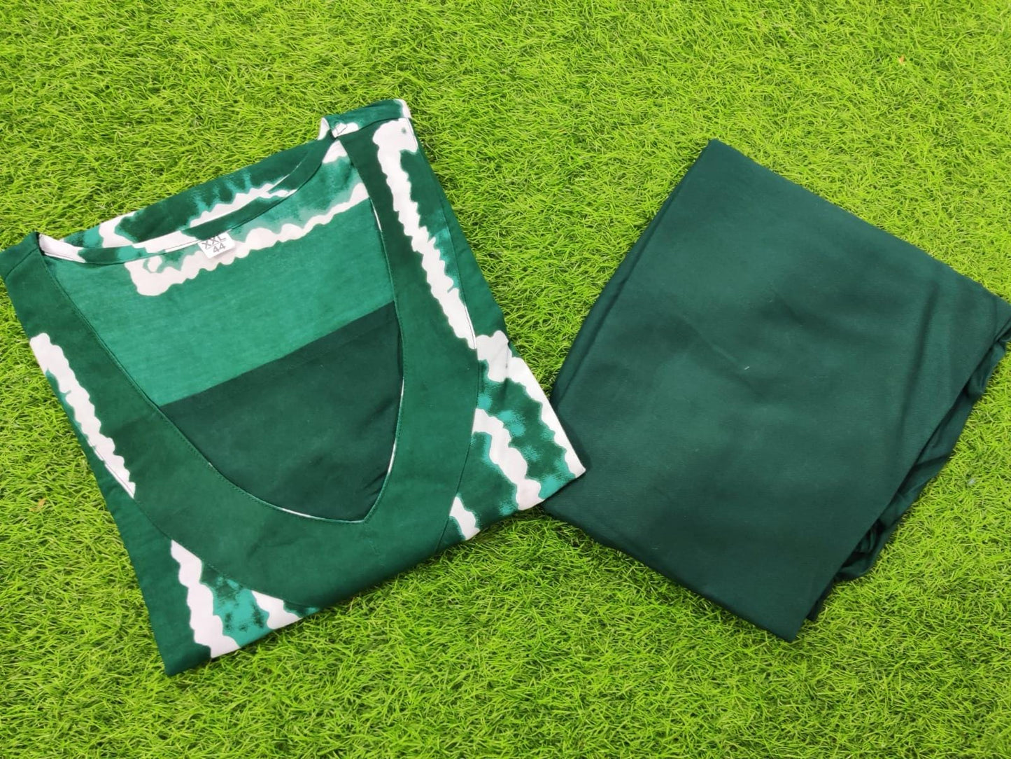 Bottle Green Tie-Dye Prosen Print Kurti Pant Set in Rayon Fabric
