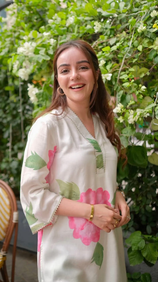 Floral Maslin Digital Print Kurta Pant Set with Lace Work