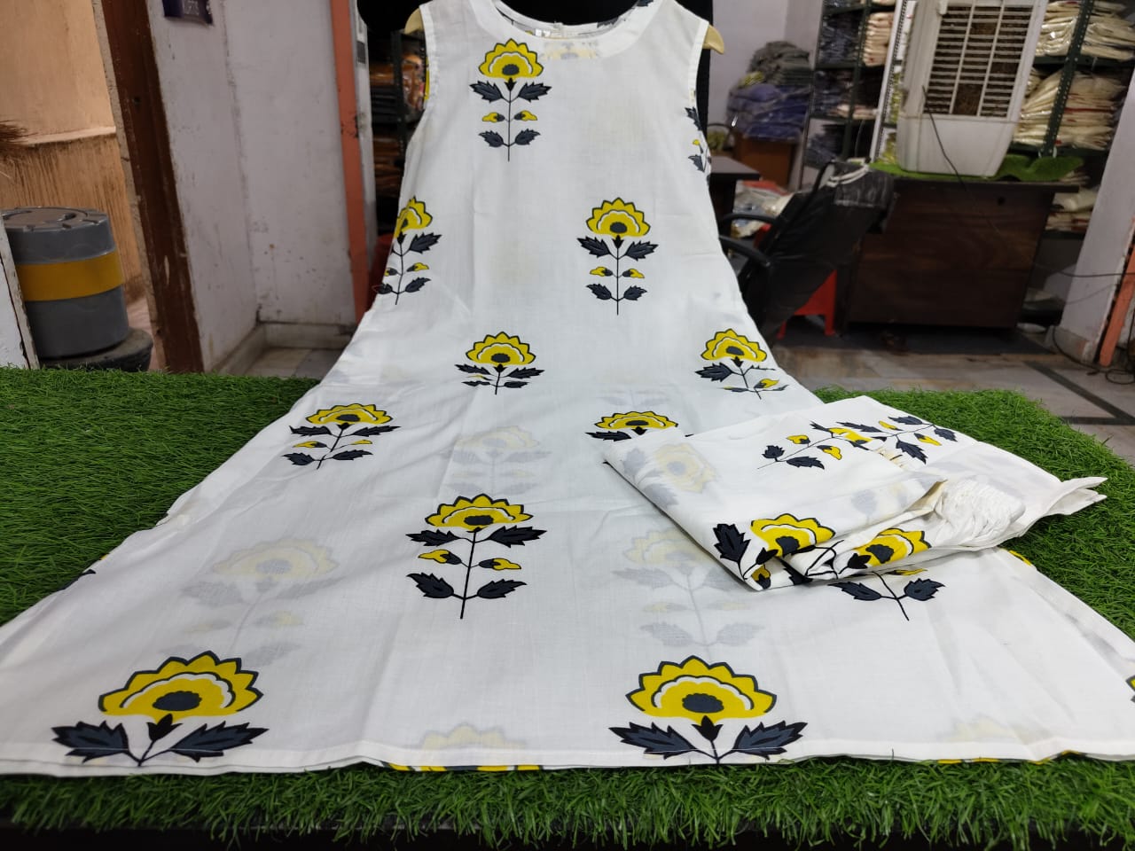 Taj Cotton Kurti Set with Pockets & Inner Sleeves