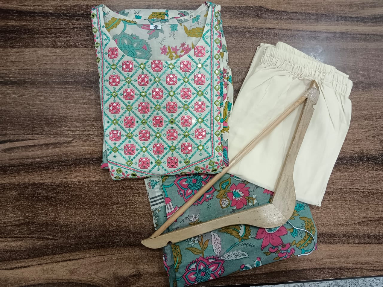 Cotton Printed Kurta Pant Set with Lace Work & Malmal Dupatta