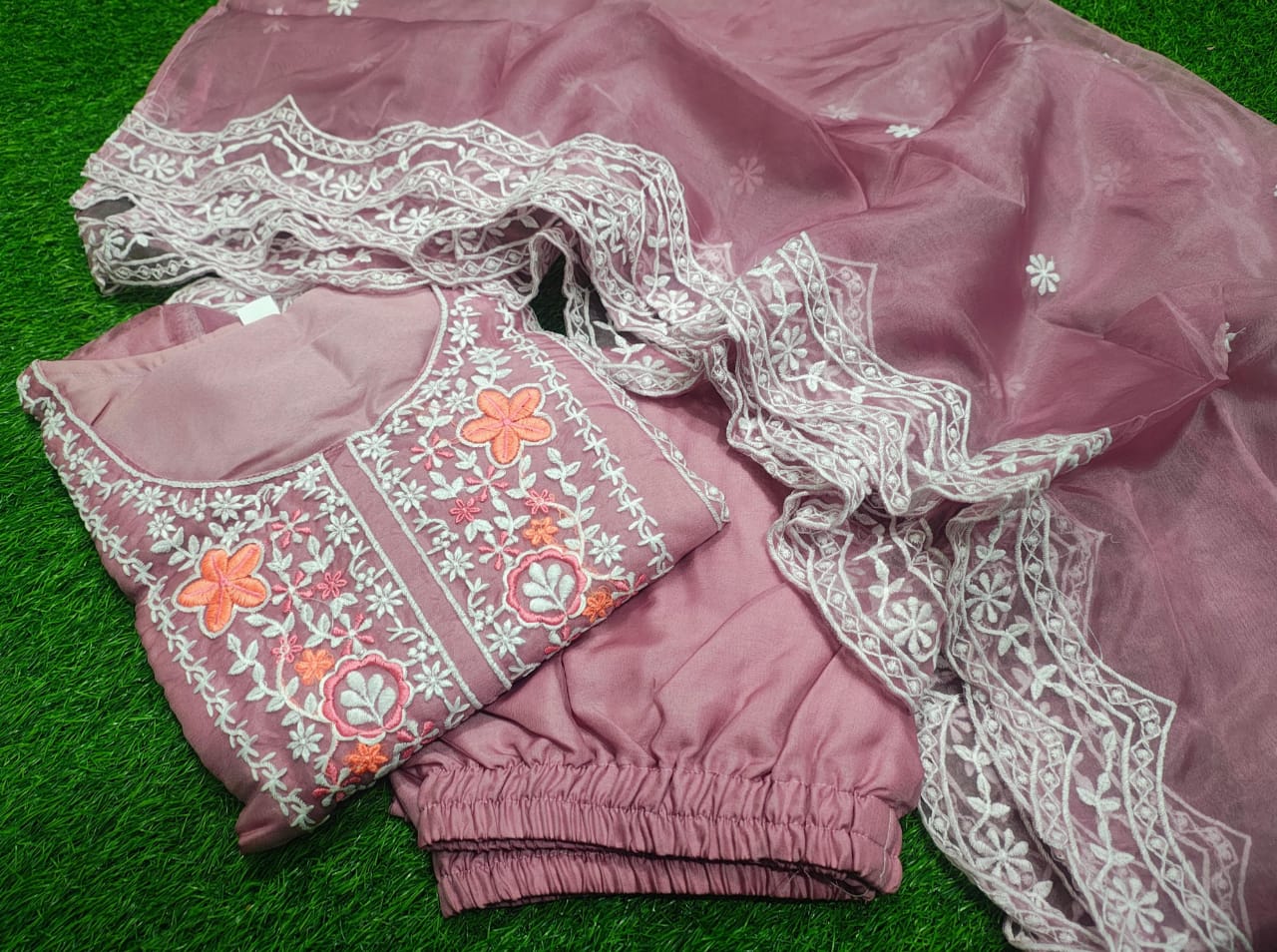 White Thread Embroidery Kurti Set with Organza Dupatta