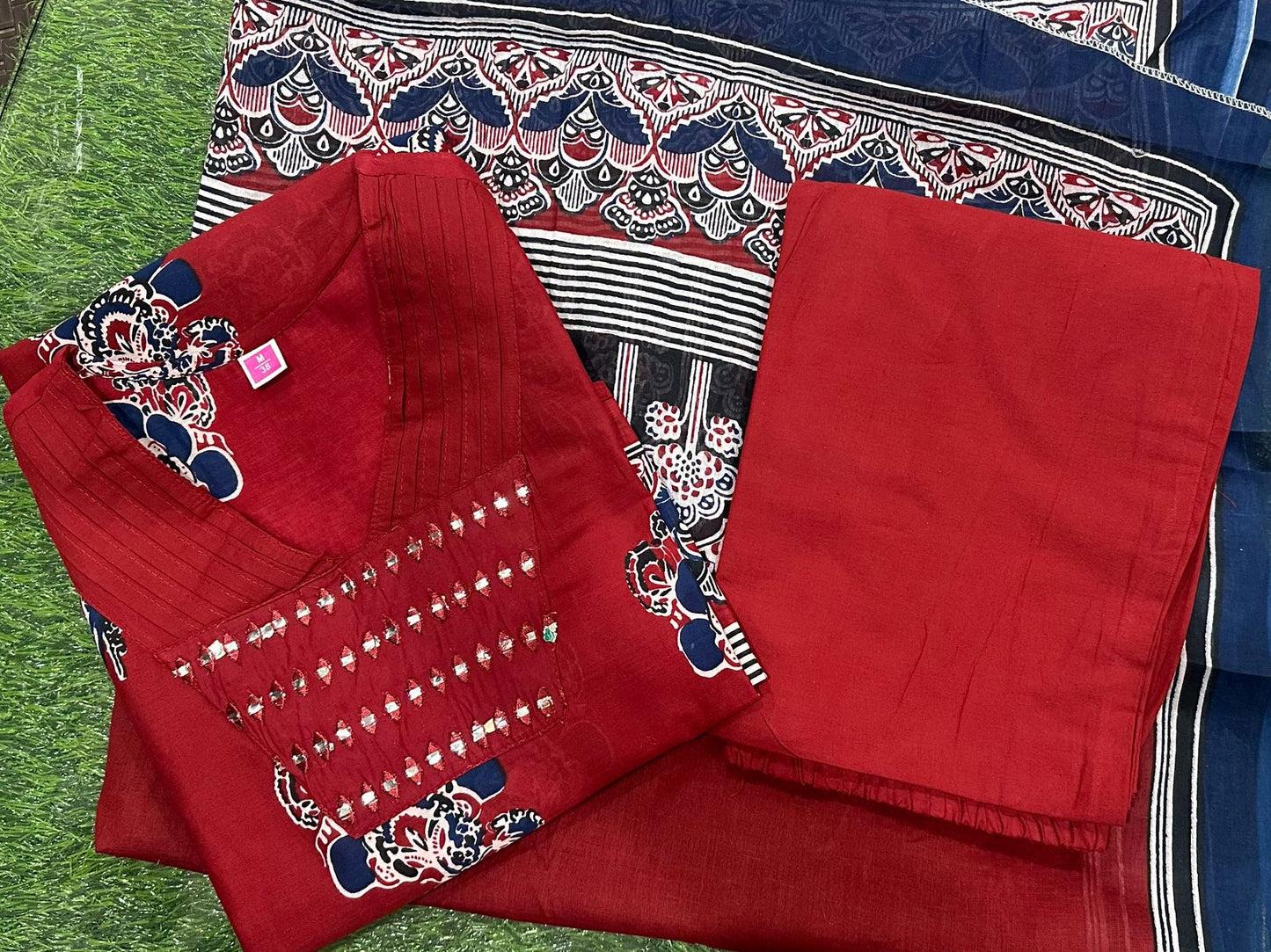 Diamond Cotton Suit Set with Floral Print & Malmal Dupatta