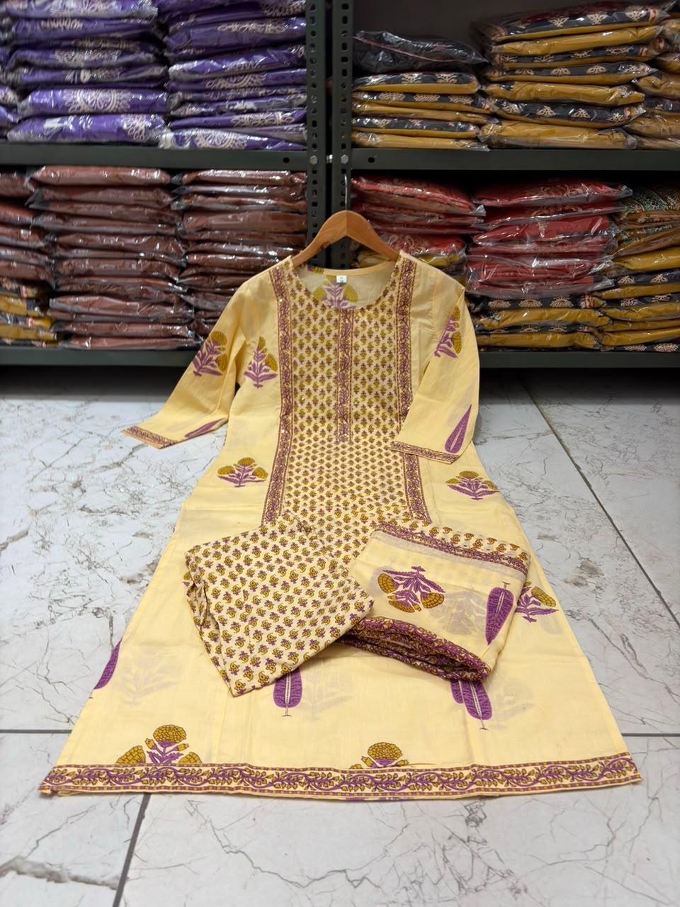 Cotton Floral & Butti Printed Suit Set with Border Work