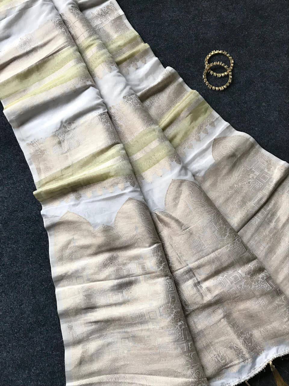Crepe Silk Weaving Paithani Saree with Golden Zari Border & Woven Pallu