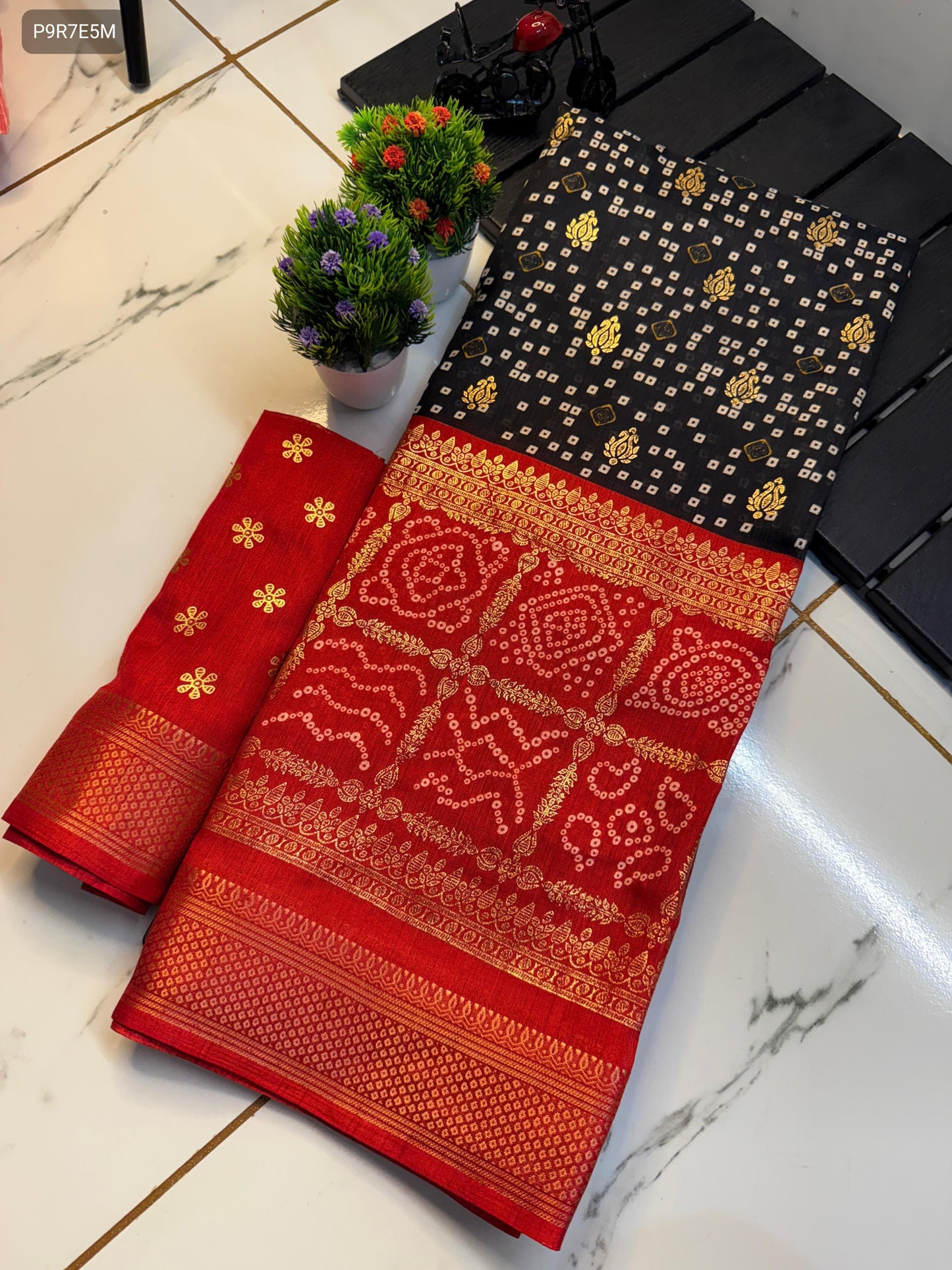 Dola Silk Saree with Pattern & Contrast Weaving Border