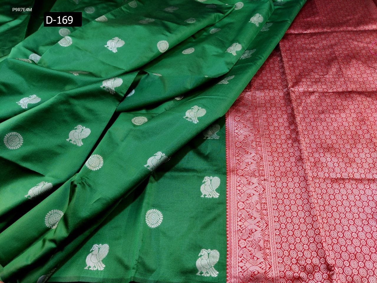 Kanchipuram Silk Saree with Mayil Chakram & Silver Zari Pallu