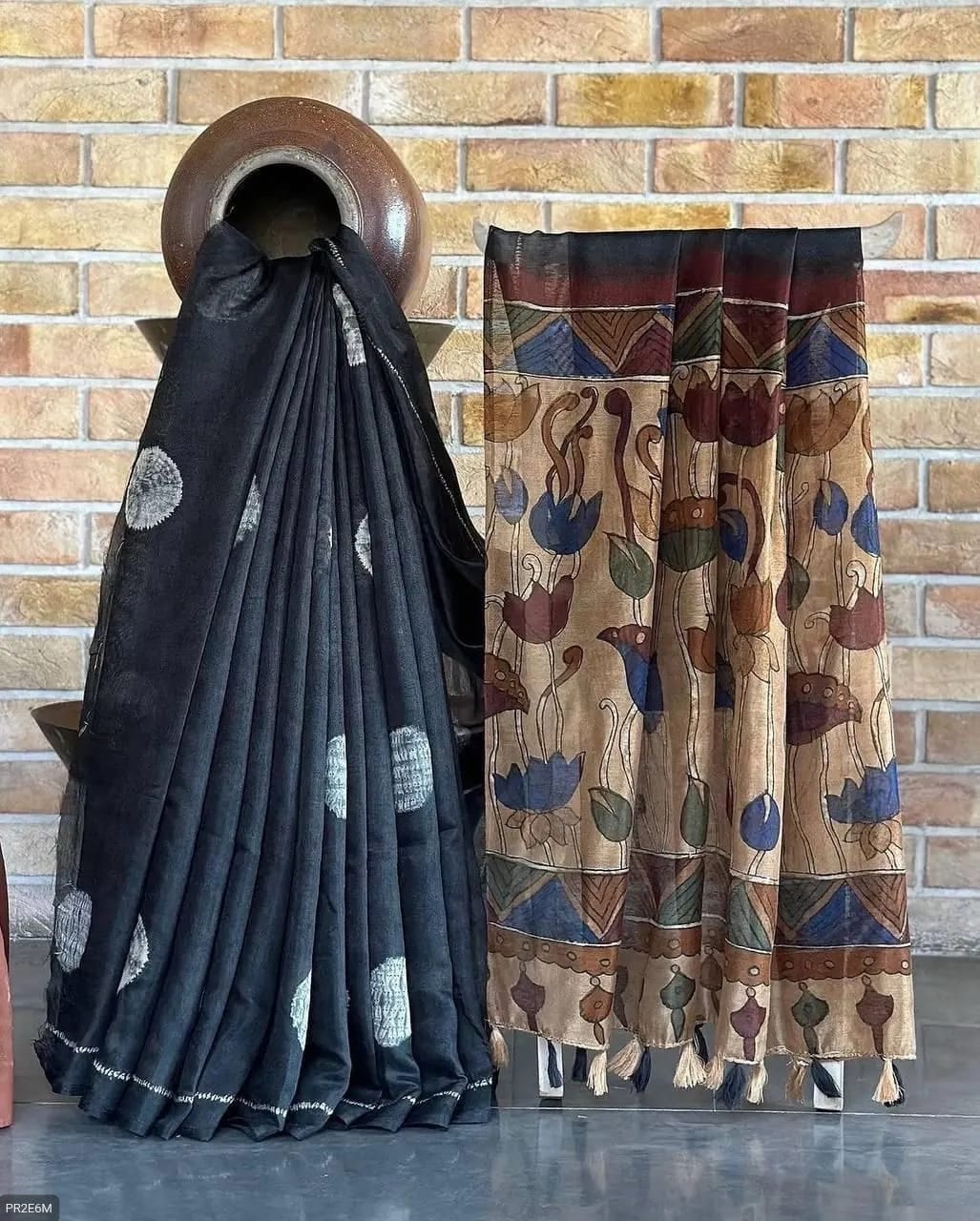 Linen Saree with Digital Print & Tassel Detailing