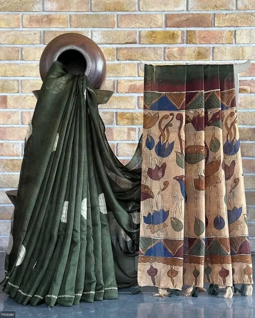 Linen Saree with Digital Print & Tassel Detailing