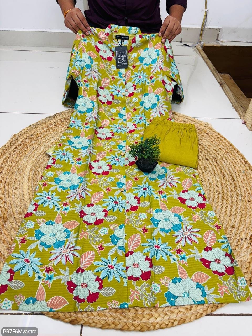 Floral Printed Textured Cotton Kurta Set with Pocket
