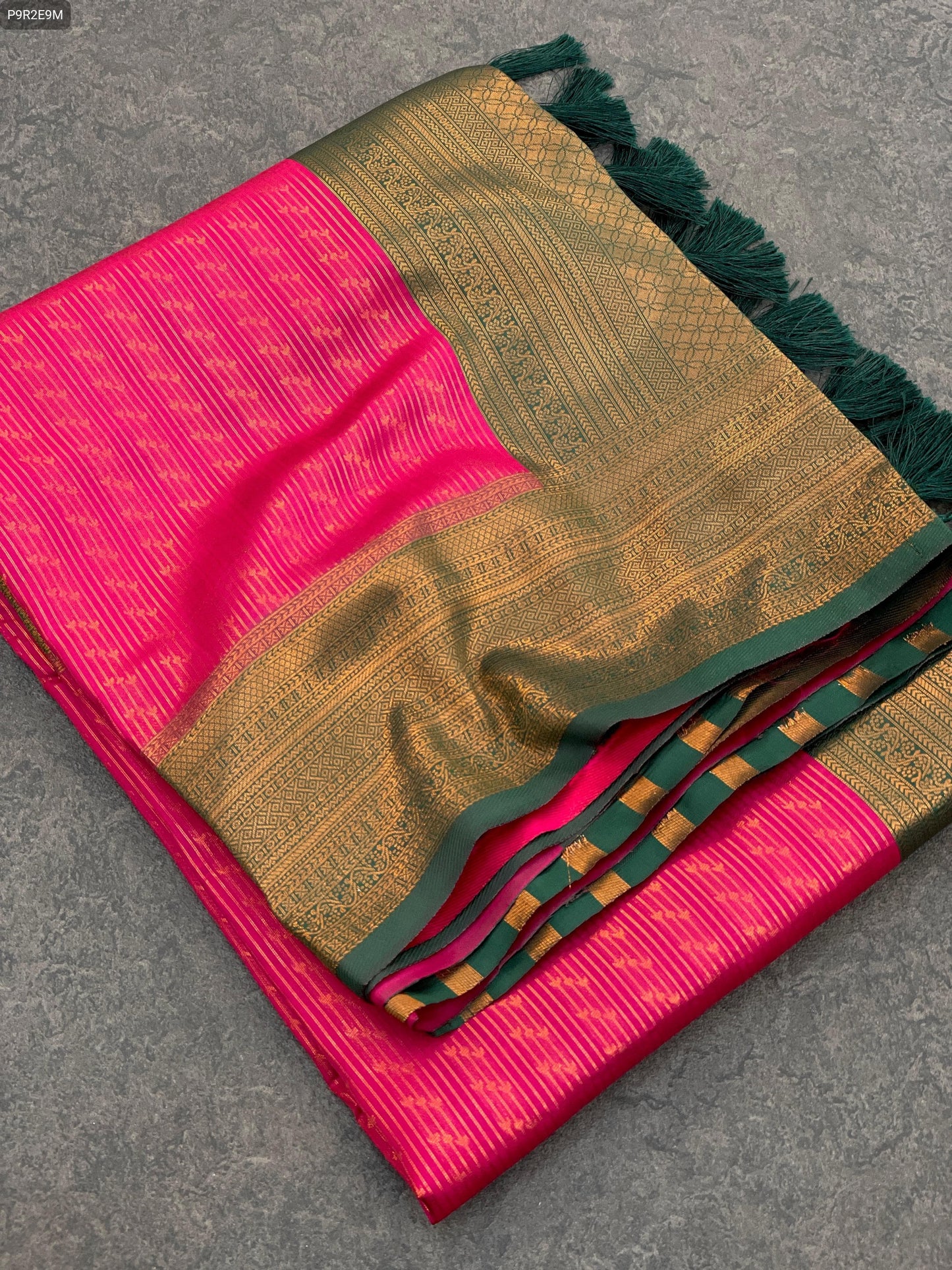 Kubera Pattu Kanjivaram Silk Saree – Dual-Tone Border, Contrast Pallu, and Brocade Blouse