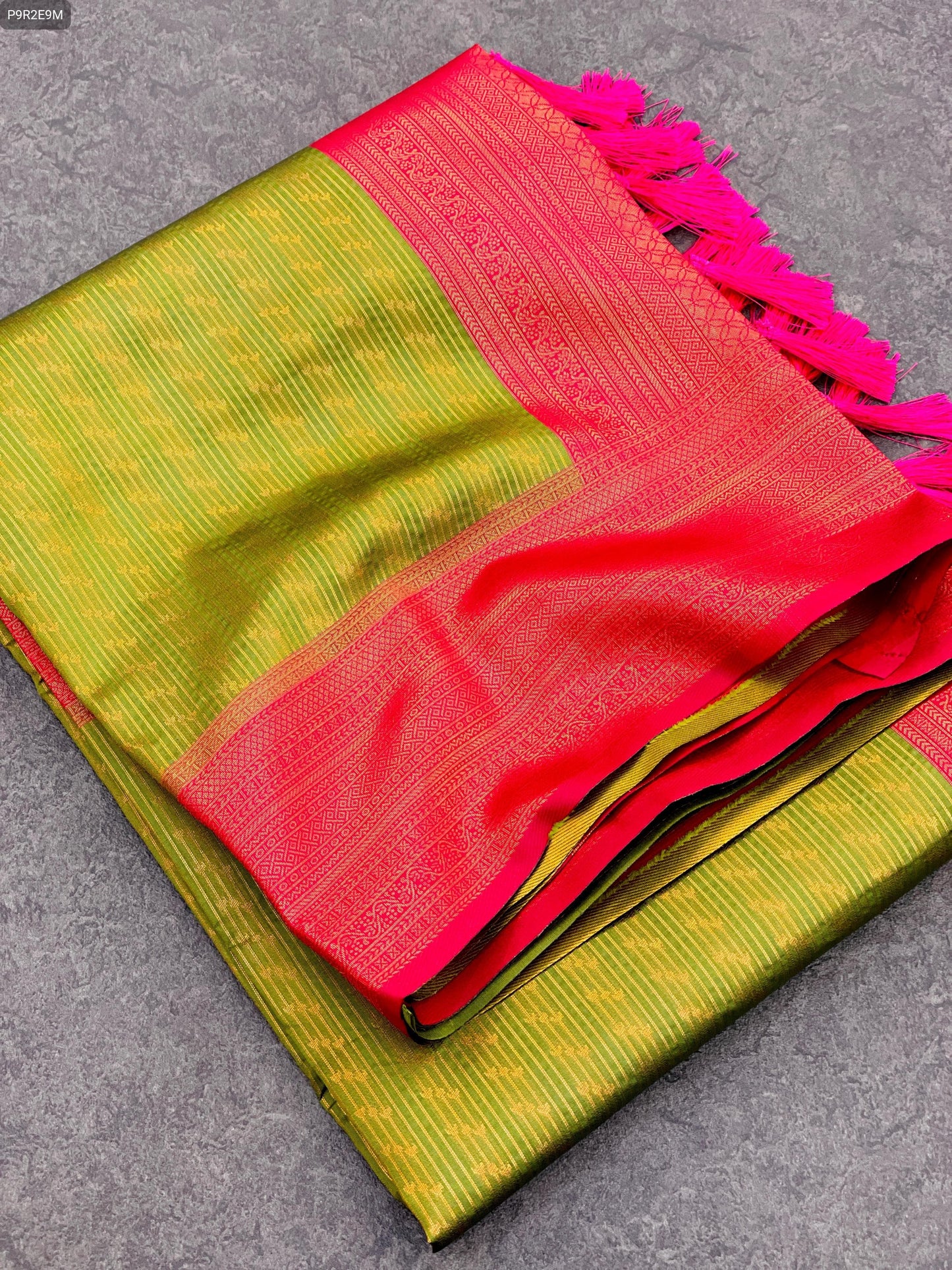 Kubera Pattu Kanjivaram Silk Saree – Dual-Tone Border, Contrast Pallu, and Brocade Blouse