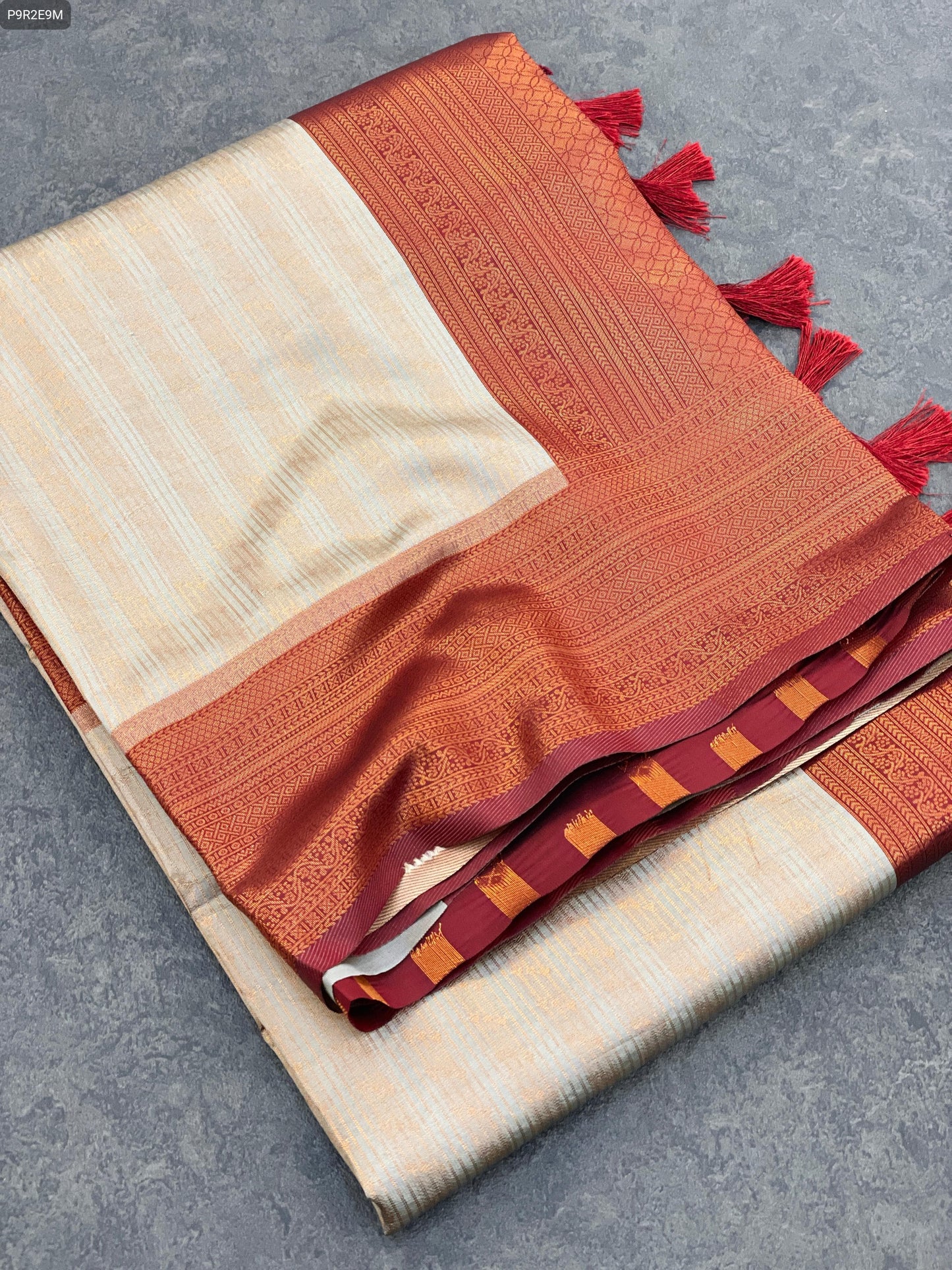 Kubera Pattu Kanjivaram Silk Saree – Dual-Tone Border, Contrast Pallu, and Brocade Blouse