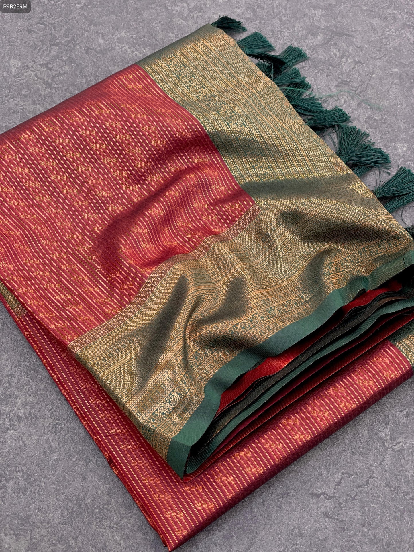 Kubera Pattu Kanjivaram Silk Saree – Dual-Tone Border, Contrast Pallu, and Brocade Blouse