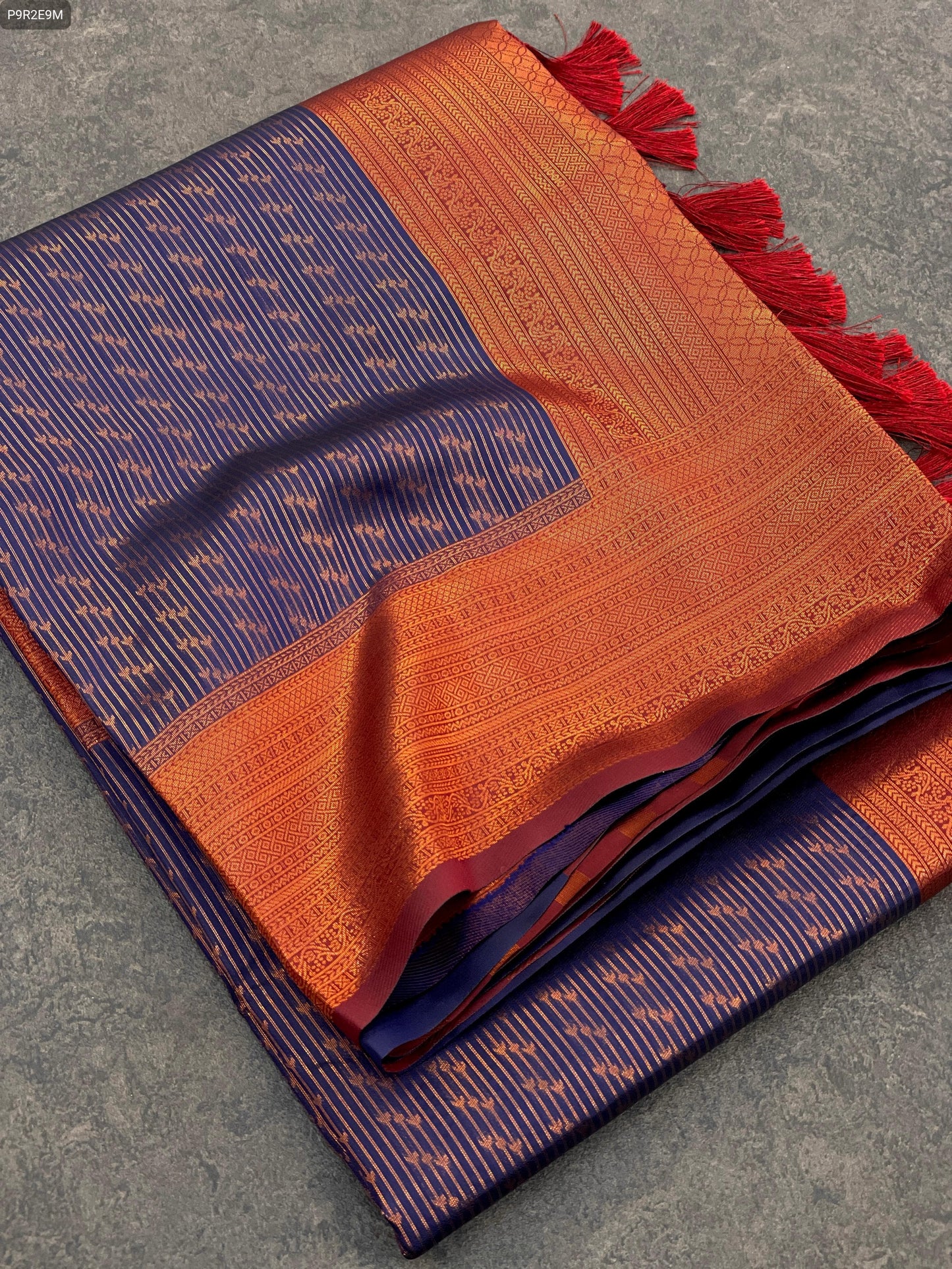 Kubera Pattu Kanjivaram Silk Saree – Dual-Tone Border, Contrast Pallu, and Brocade Blouse