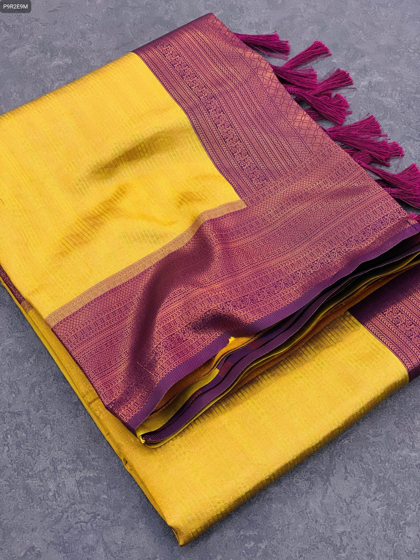 Kubera Pattu Kanjivaram Silk Saree – Dual-Tone Border, Contrast Pallu, and Brocade Blouse