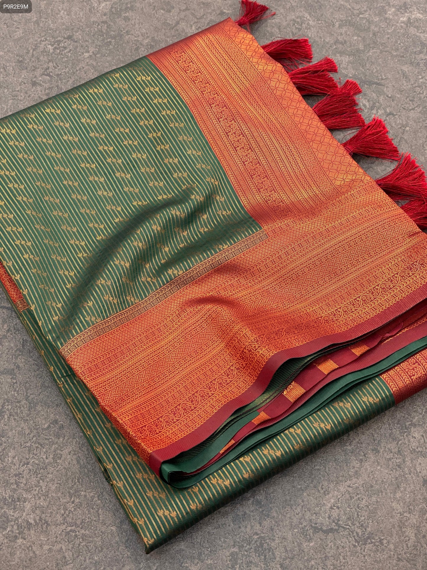 Kubera Pattu Kanjivaram Silk Saree – Dual-Tone Border, Contrast Pallu, and Brocade Blouse