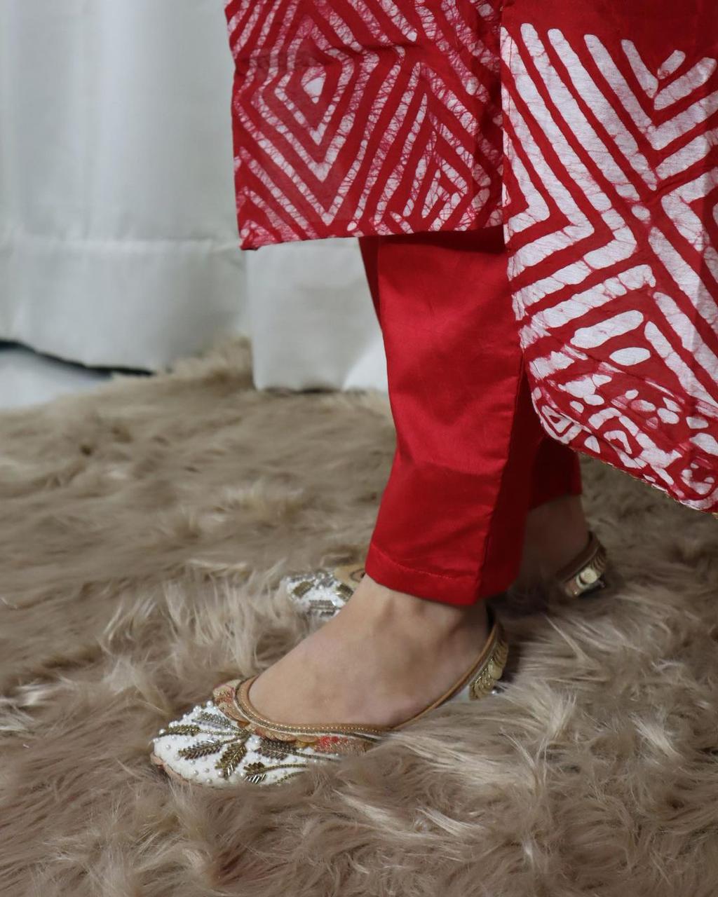 Red Straight Kurti And Pants – Astha Narang