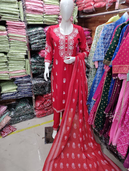 Sequin-Embroidered Kurti Pant Set with Malmal Cotton Dupatta