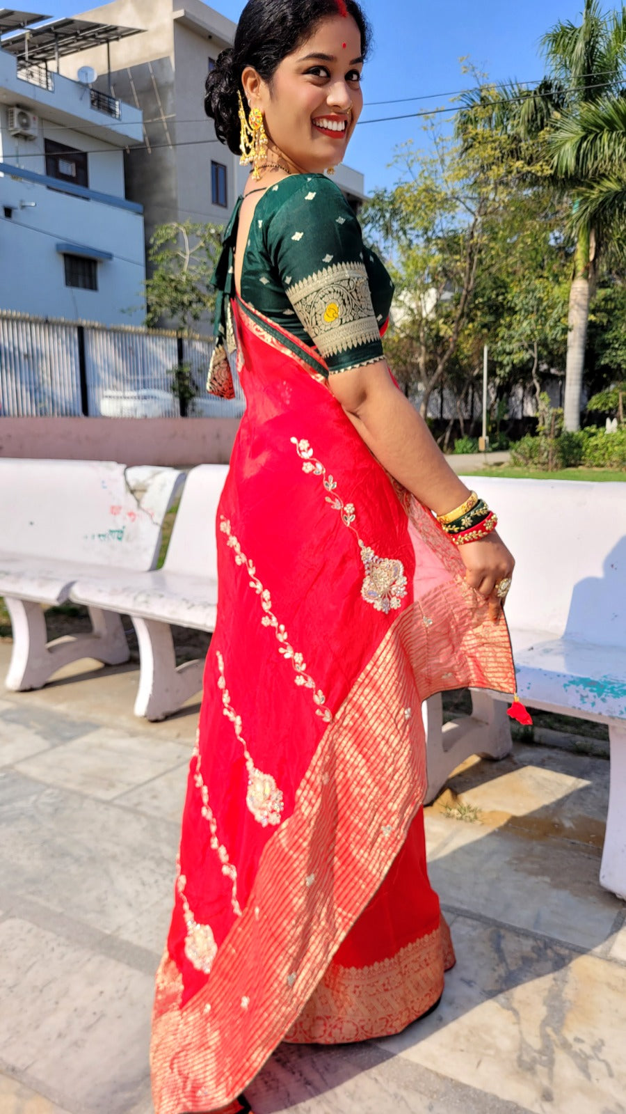 H.O. Silk Saree with Zari Weaving & Contrasting Running Blouse (1 Meter)
