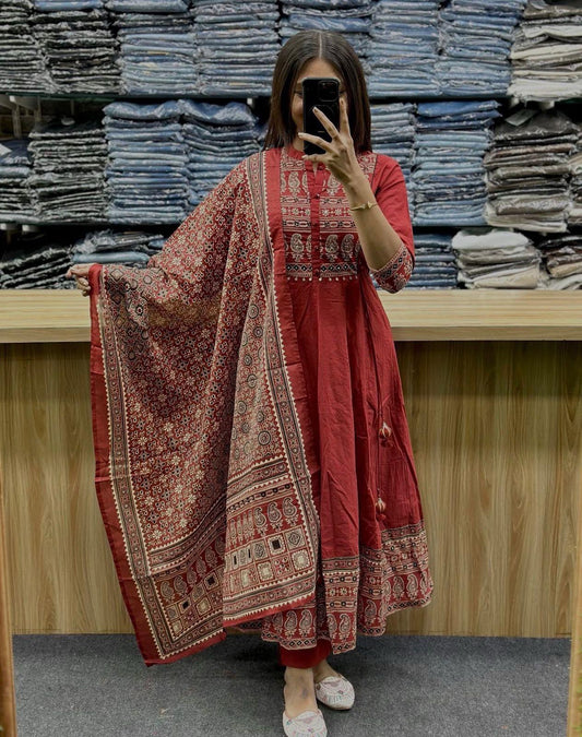 Cotton Flairy Kurti Pant Set with Printed Malmal Dupatta & Patch Work on Yoke