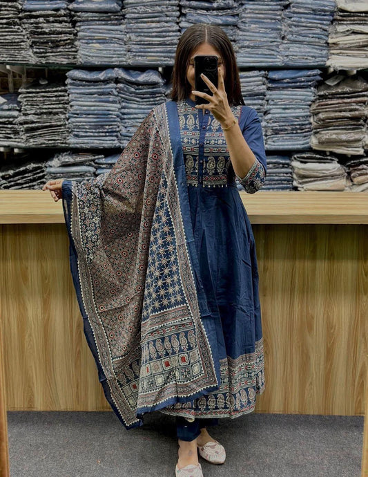 Cotton Flairy Kurti Pant Set with Printed Malmal Dupatta & Patch Work on Yoke