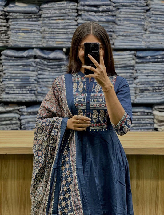 Cotton Flairy Kurti Pant Set with Printed Malmal Dupatta & Patch Work on Yoke