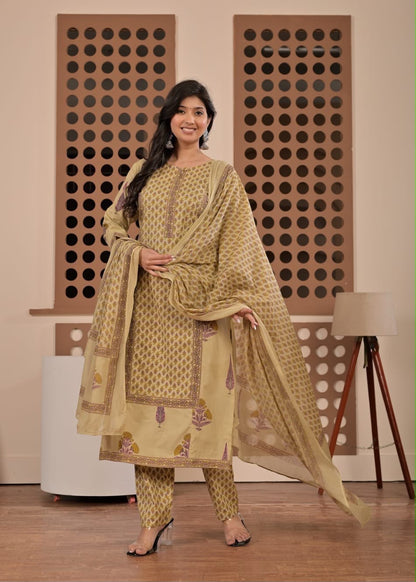 Cotton Floral & Butti Printed Suit Set with Border Work