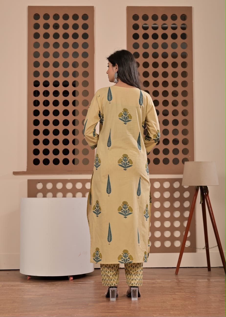 Cotton Floral & Butti Printed Suit Set with Border Work