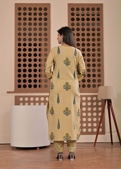 Cotton Floral & Butti Printed Suit Set with Border Work