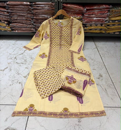 Cotton Floral & Butti Printed Suit Set with Border Work