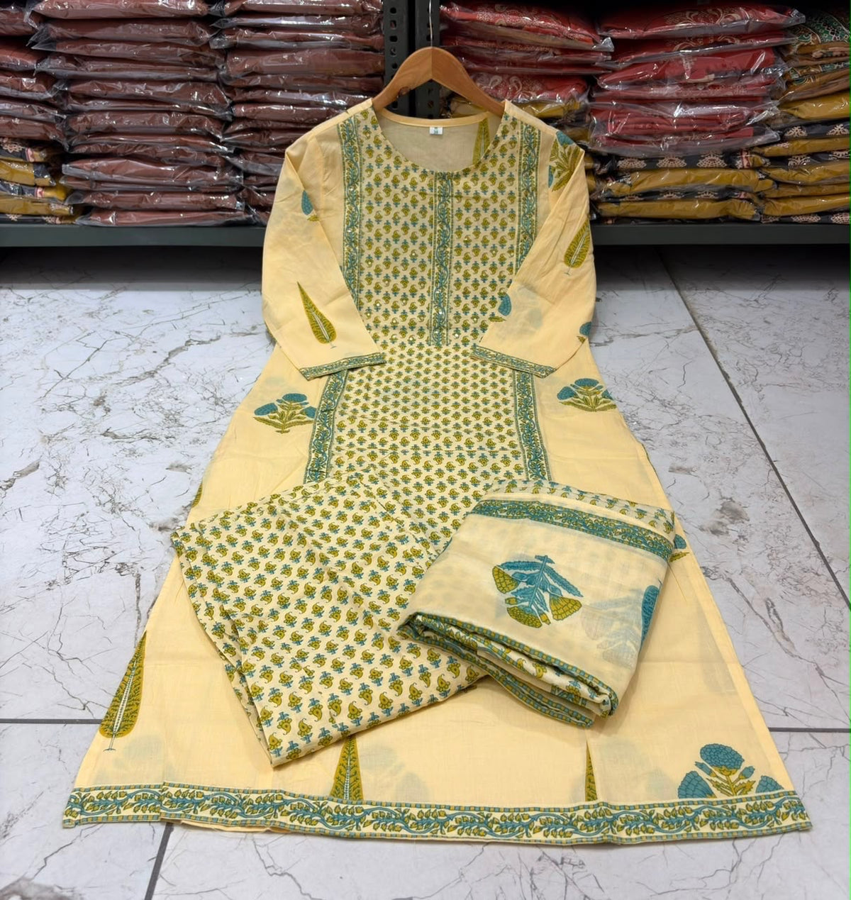 Cotton Floral & Butti Printed Suit Set with Border Work