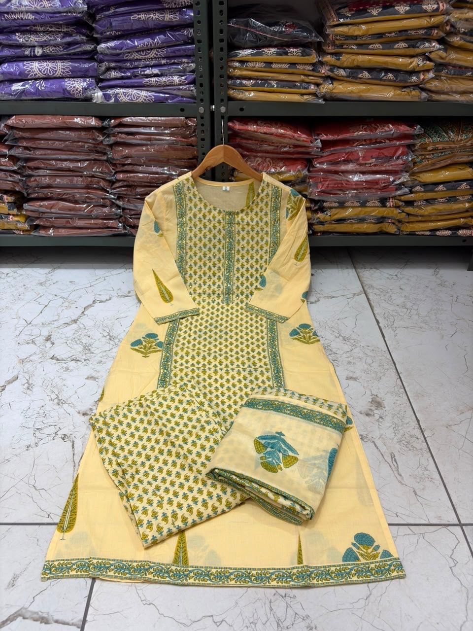 Cotton Floral & Butti Printed Suit Set with Border Work