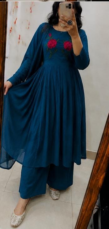 Cotton Natra Cut Kurta Pant Set with Malmal Dupatta & Embroidery