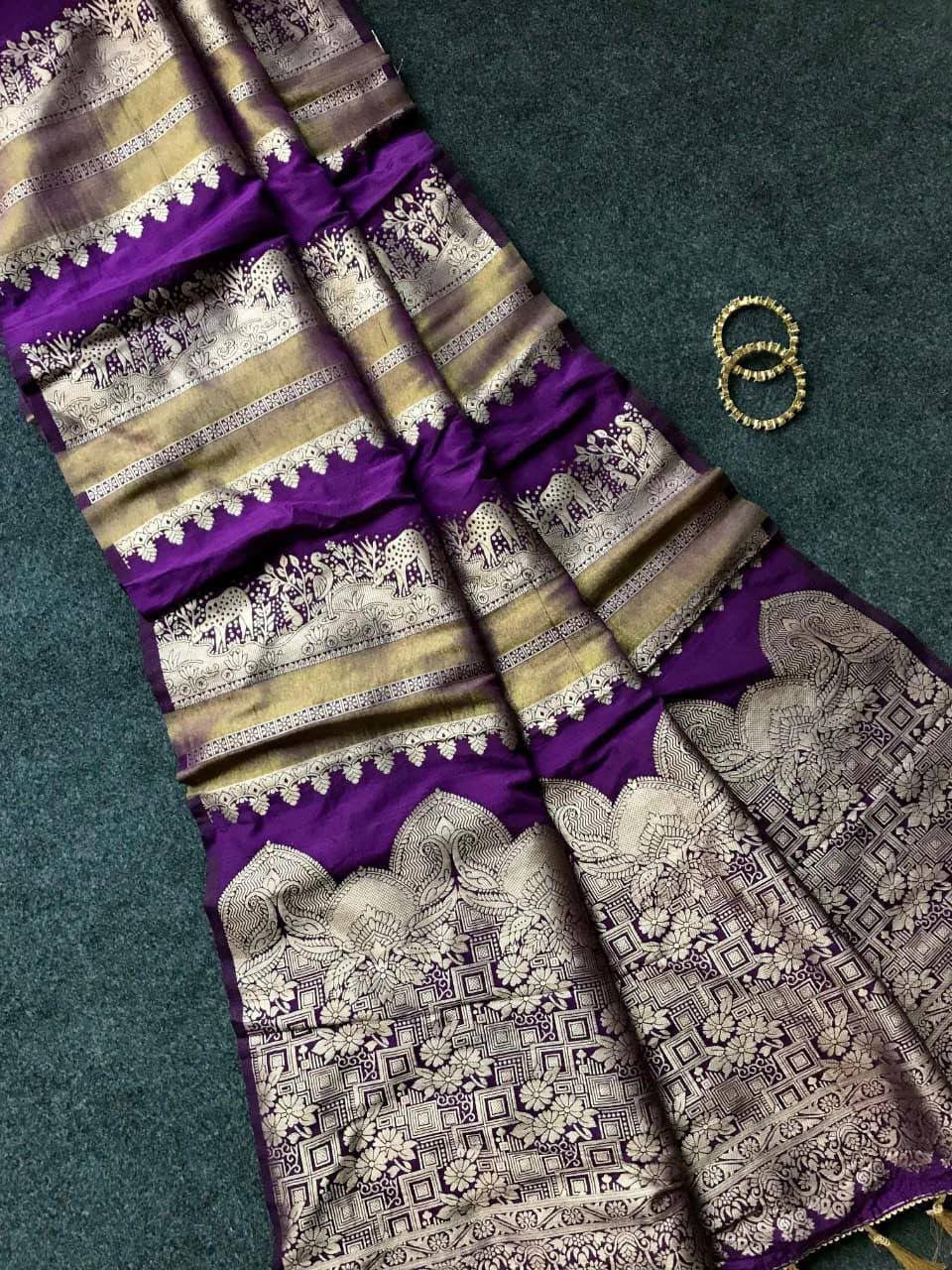 Crepe Silk Weaving Paithani Saree with Golden Zari Border & Woven Pallu