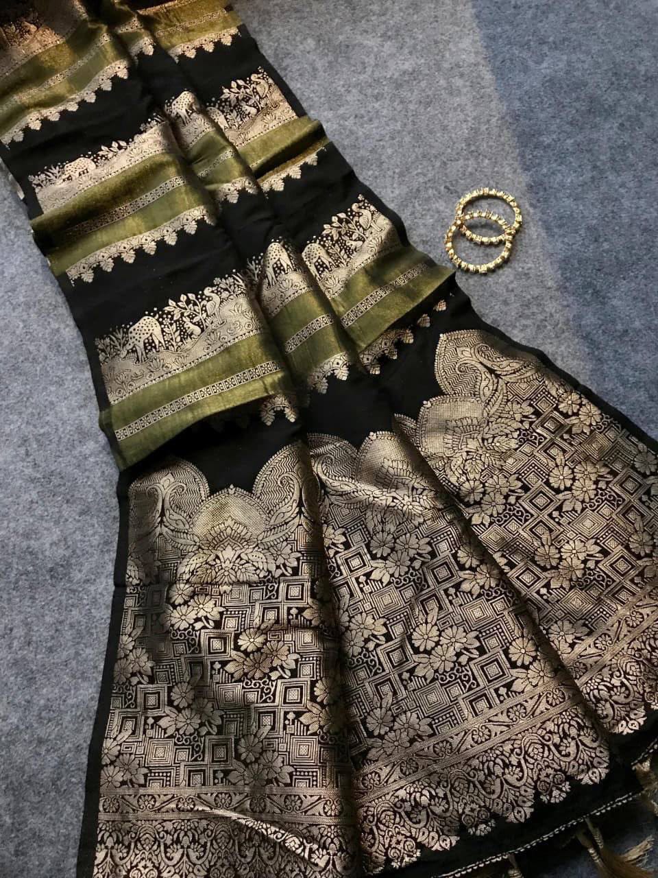 Crepe Silk Weaving Paithani Saree with Golden Zari Border & Woven Pallu