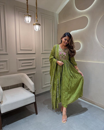 Flared Anarkali Kurta Set with Cotton Pant & Malmal Dupatta – Embroidered