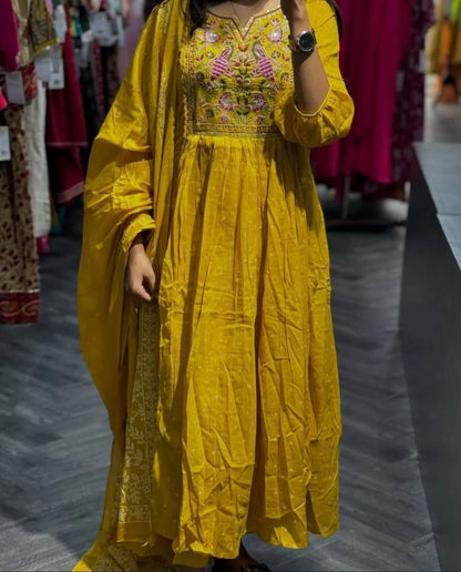 Flared Anarkali Kurta Set with Cotton Pant & Malmal Dupatta – Embroidered
