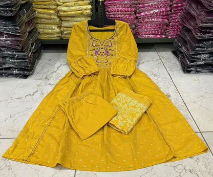 Flared Anarkali Kurta Set with Cotton Pant & Malmal Dupatta – Embroidered