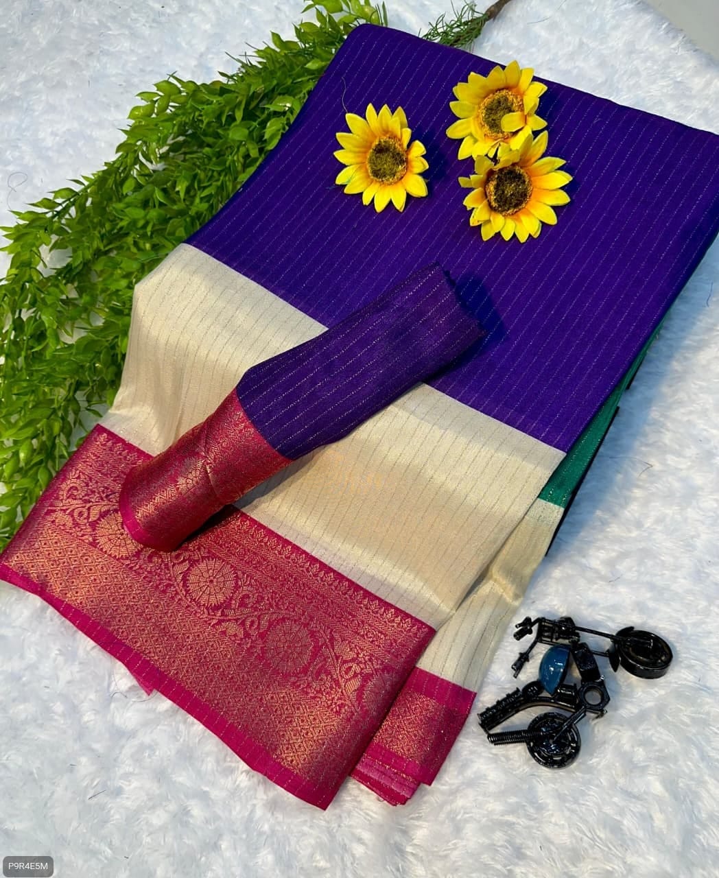 Flower Dola Silk Saree with Jacquard Border & Running Blouse