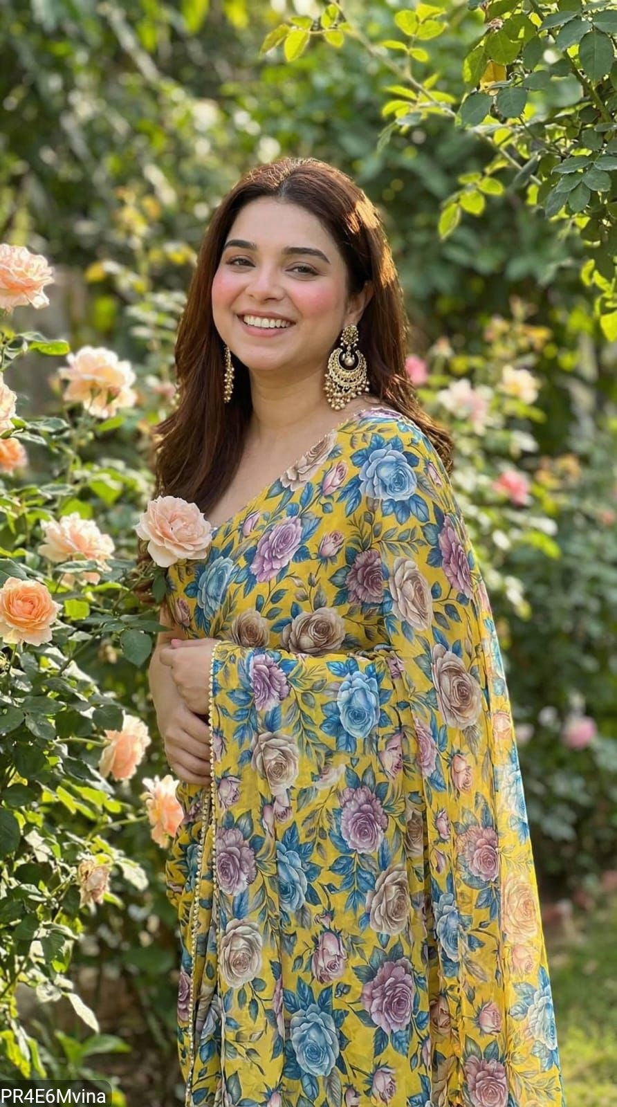 Georgette Digital Print Saree with Pearl Lace Border & Blouse