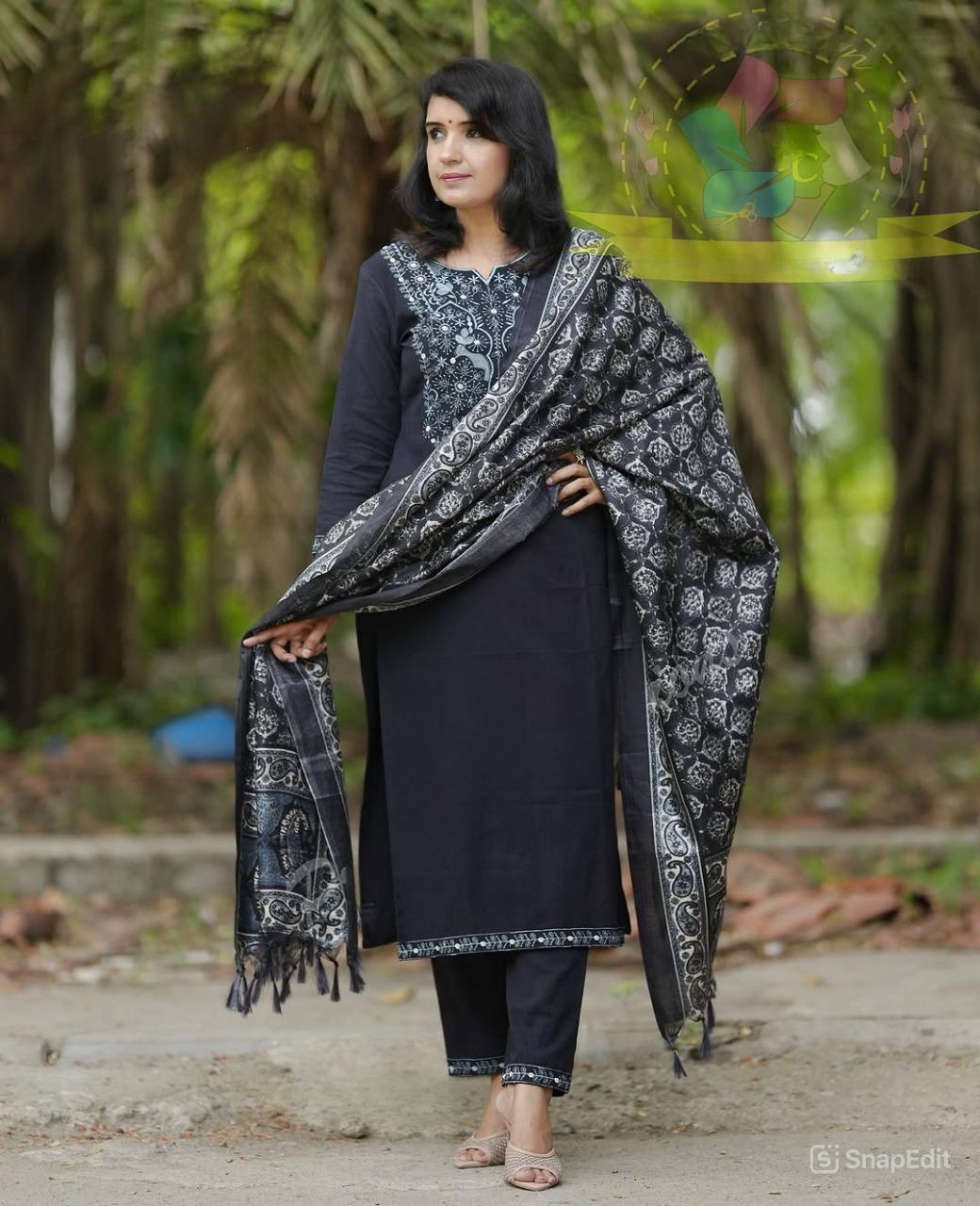 Handloom Embroidered Kurti Pant Set with Baatik Print Silk Dupatta