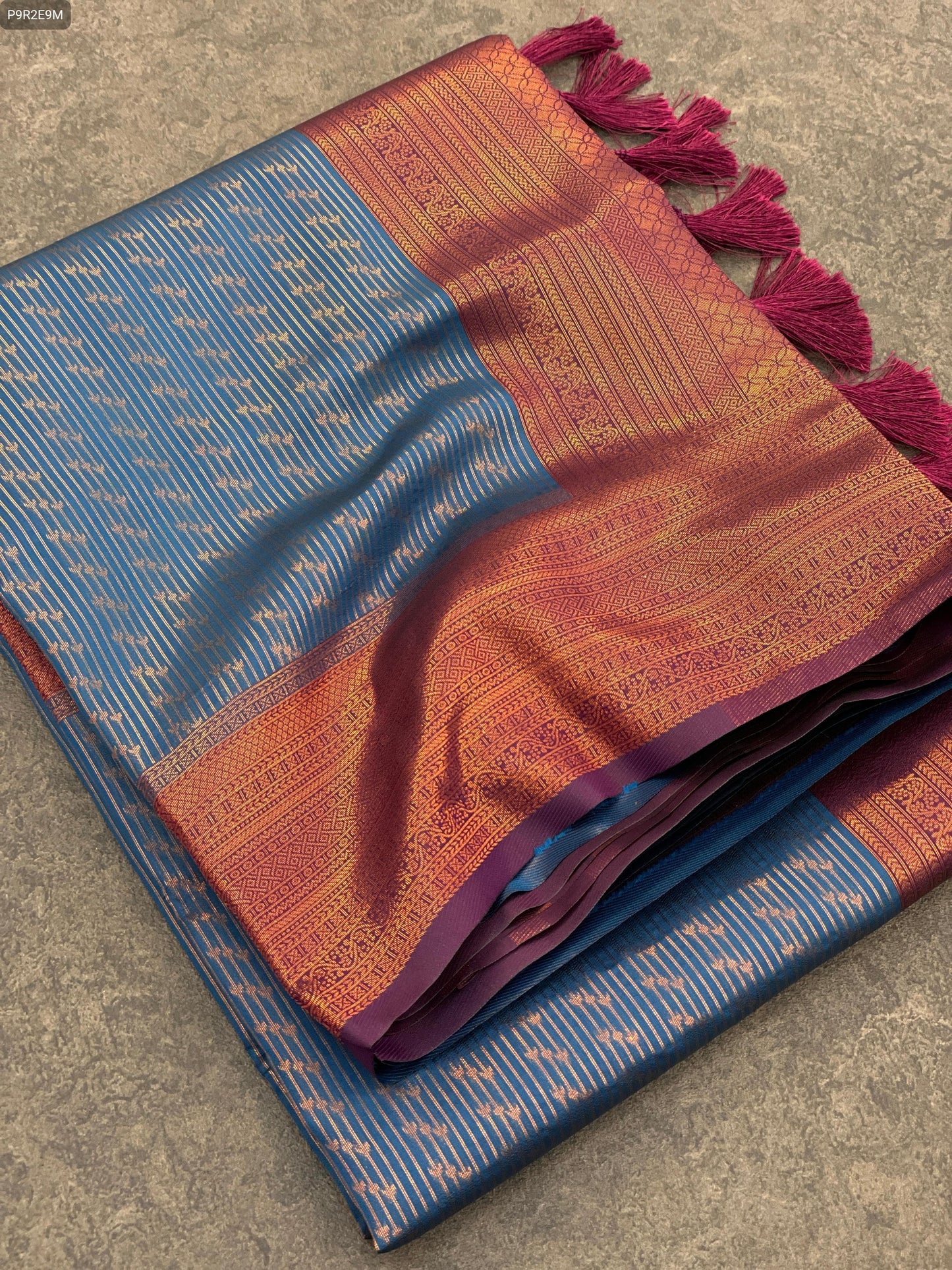 Kubera Pattu Kanjivaram Silk Saree – Dual-Tone Border, Contrast Pallu, and Brocade Blouse