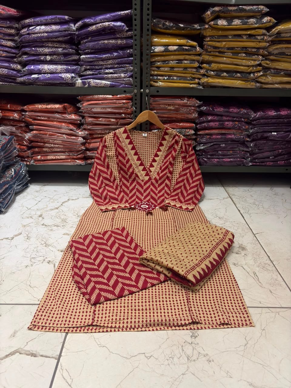 Maroon Chevron Print Cotton Suit Set with Malmal Dupatta – 3 Piece Set