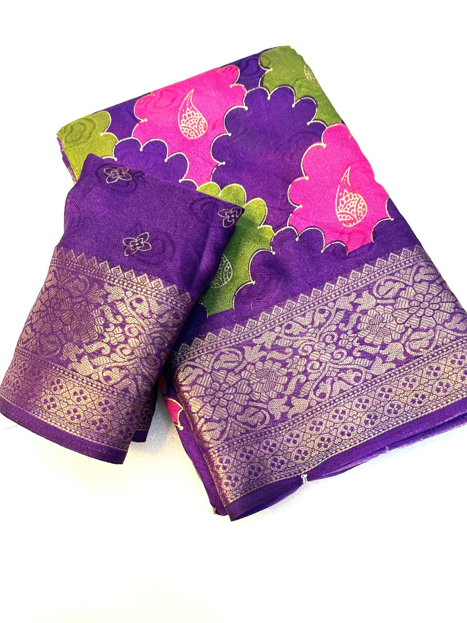 Mass Mellow Georgette Saree with Jacquard Weaving & Foil Work