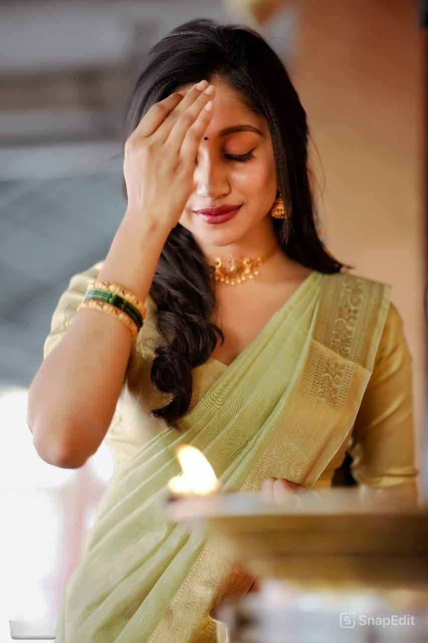 Onam Festival Special Cotton Saree with Zari Checks & Lagadi Pallu – Traditional Kerala Saree with Zari Border & Weaving Blouse