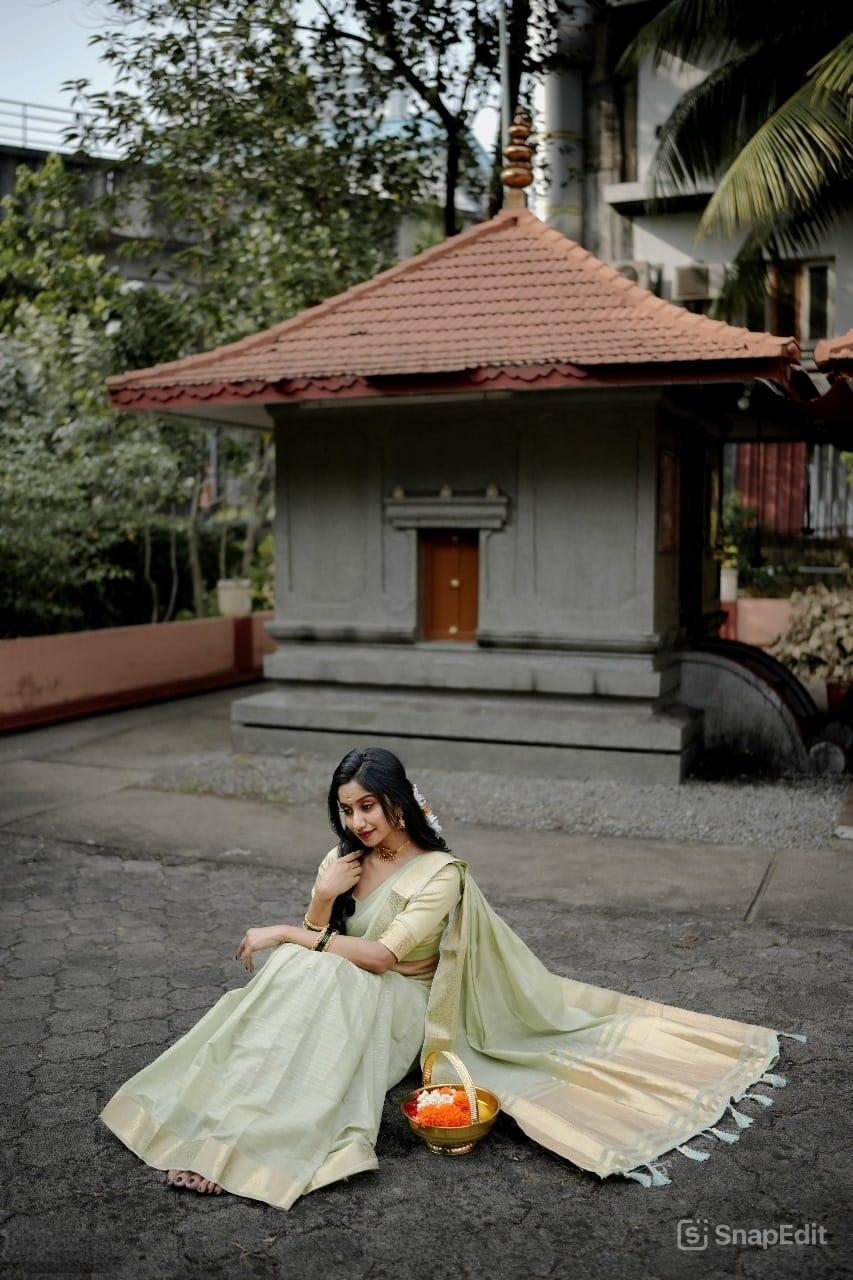 Onam Festival Special Cotton Saree with Zari Checks & Lagadi Pallu – Traditional Kerala Saree with Zari Border & Weaving Blouse