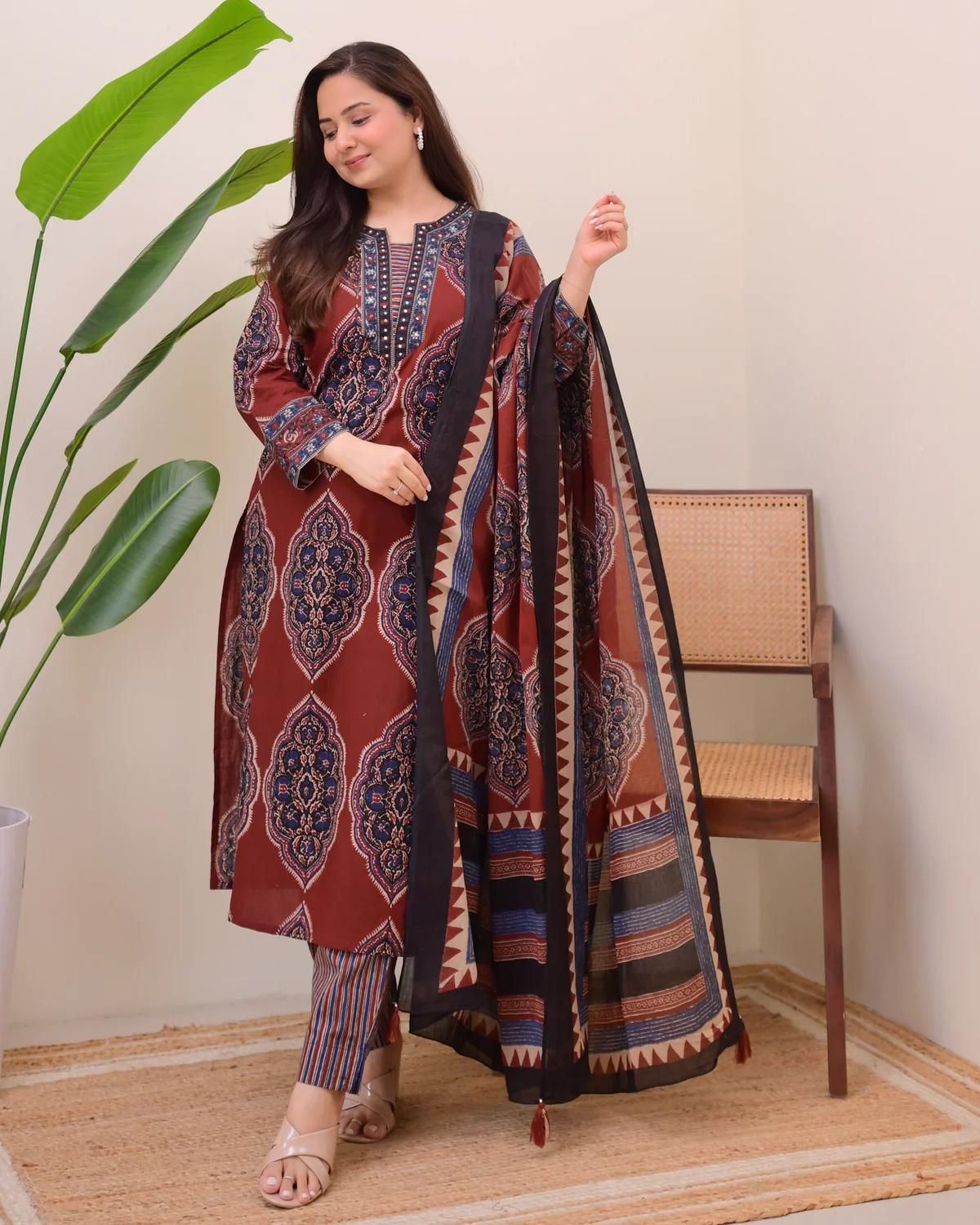 Malmal Rayon Kurti Pant Set with Malmal Dupatta & Neck Sequence Work – Sukriti ...
